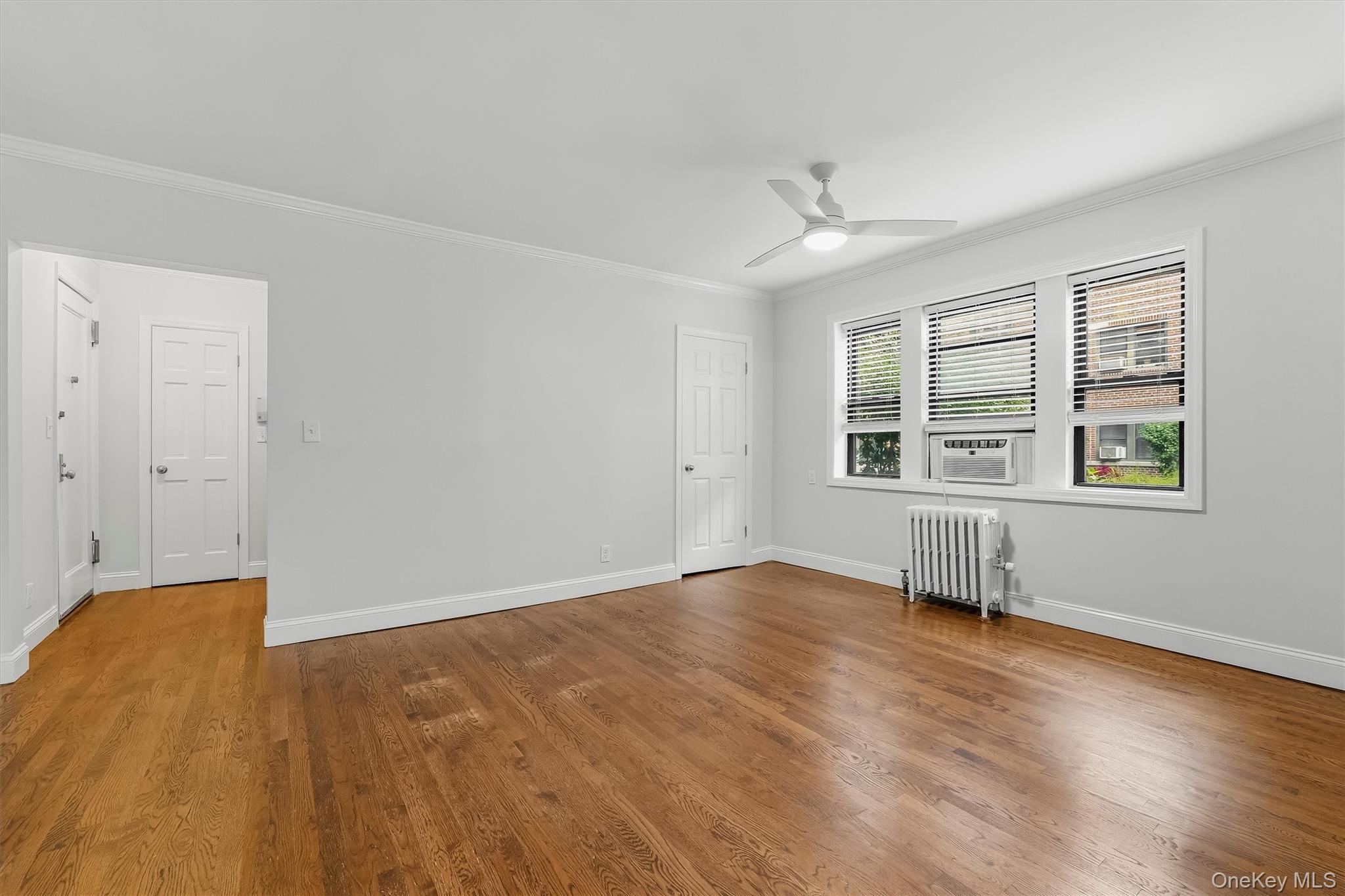 604 Tompkins B15
