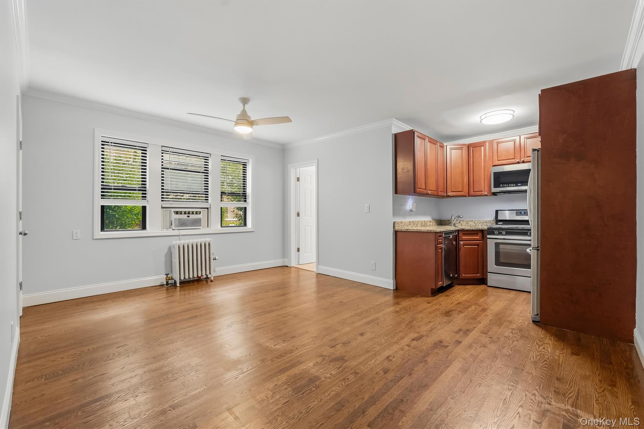 604 Tompkins B15