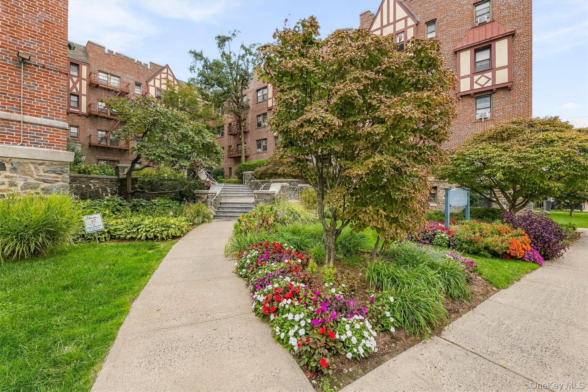 604 Tompkins B15