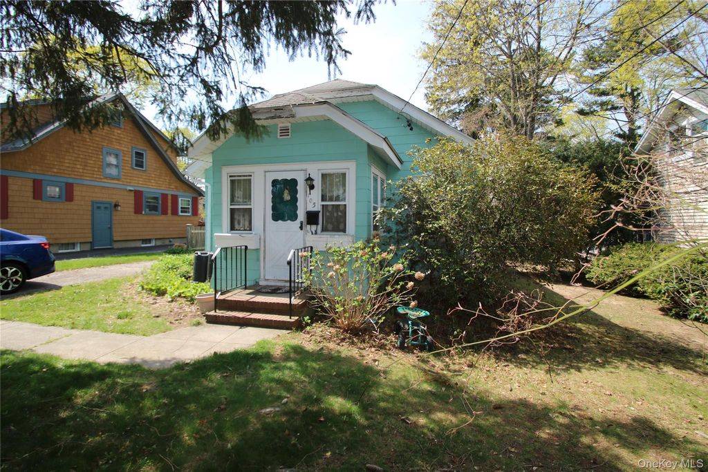 Photo of 105 Seaview Terrace, Northport, NY 11768 (MLS # 985186)