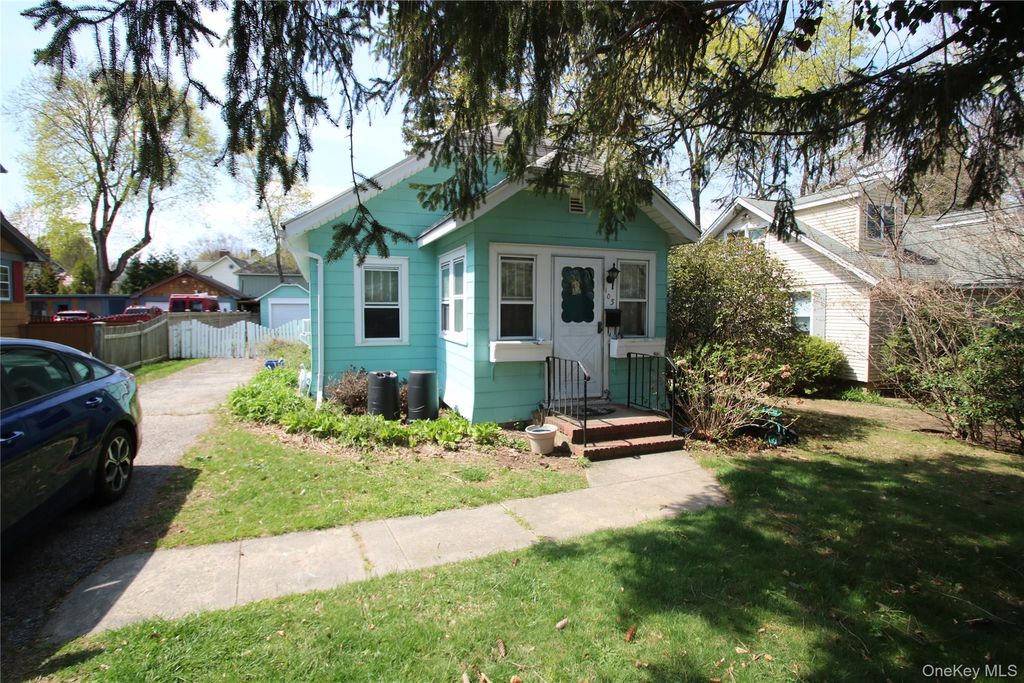 Photo of 105 Seaview Terrace, Northport, NY 11768 (MLS # 985186)