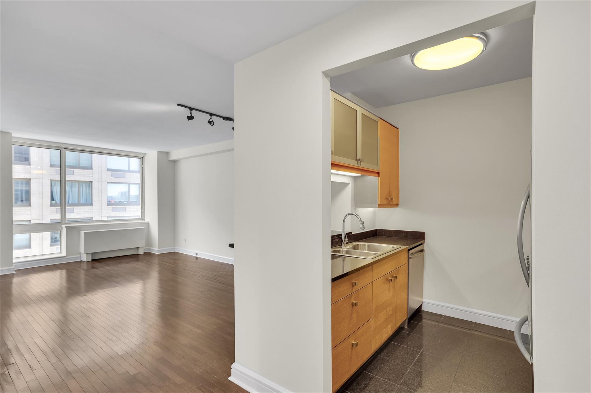 120 Riverside Boulevard 10T