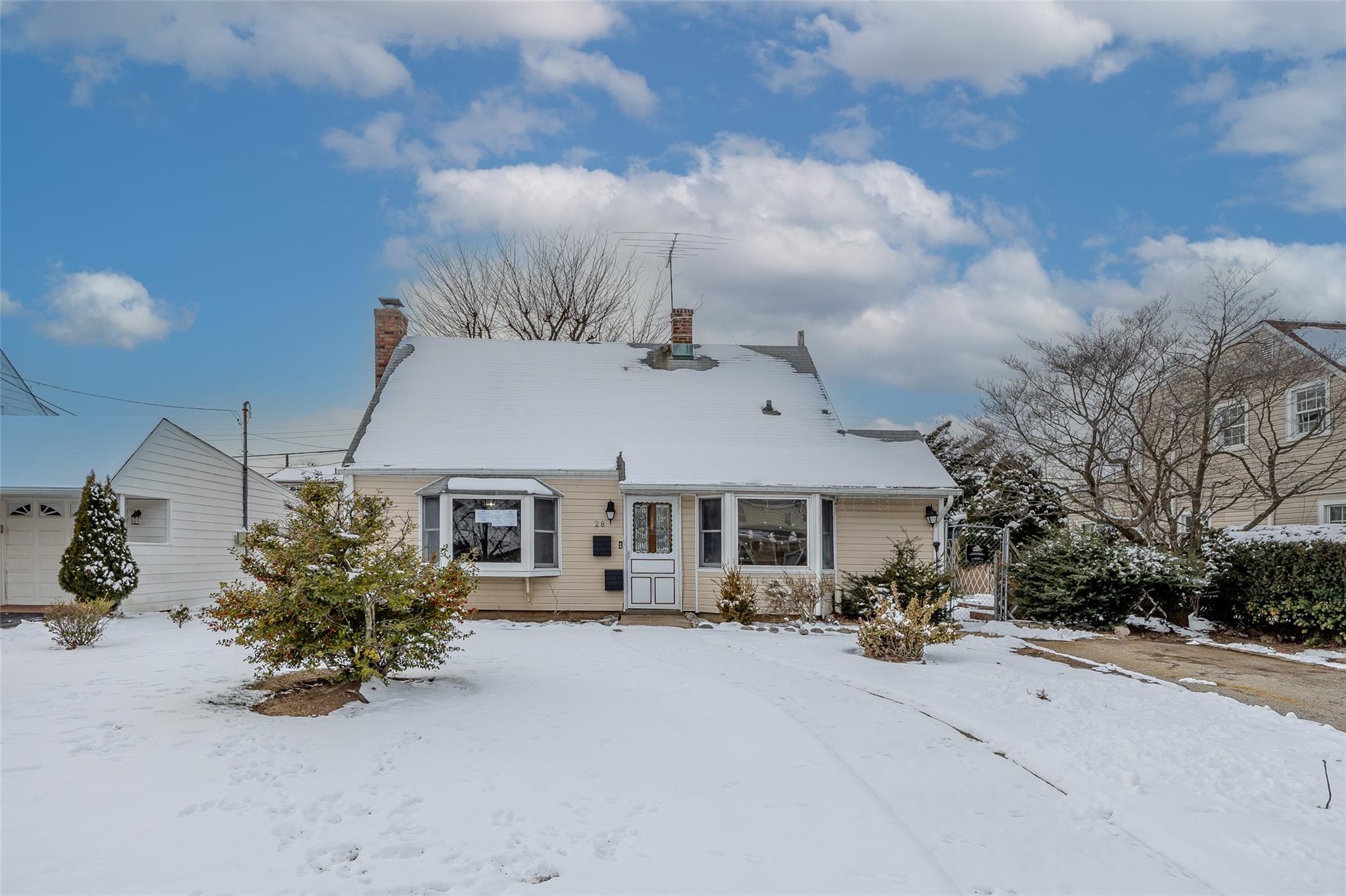 28 Farm Lane, Levittown, New York image 2