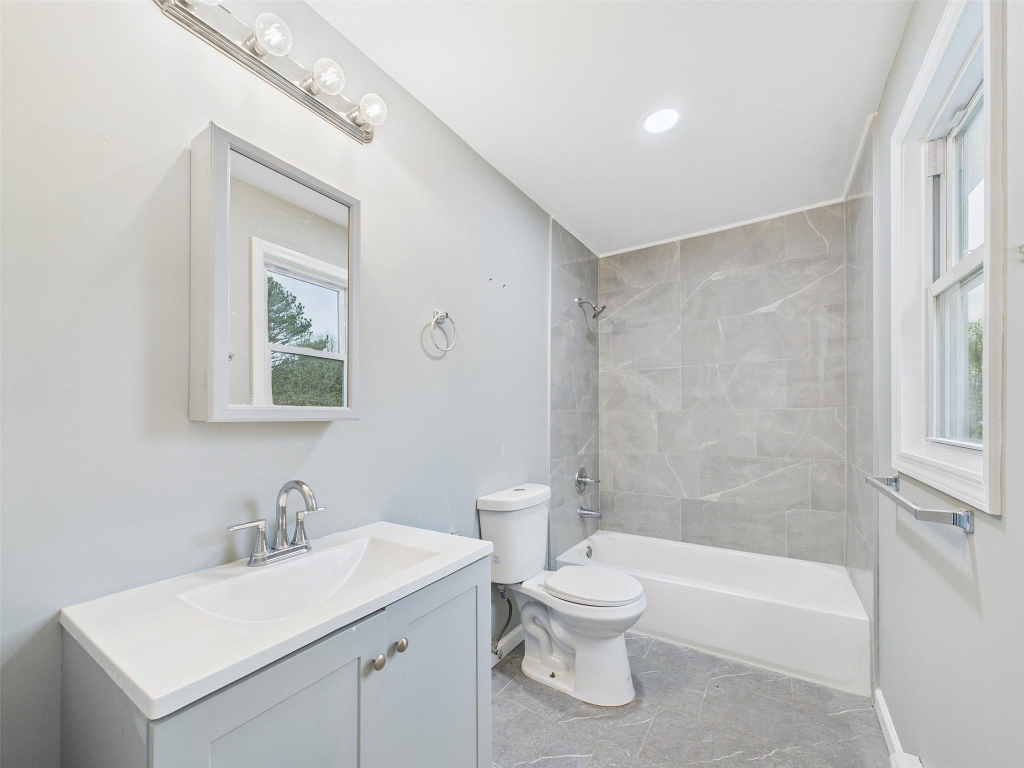 613 Bourdois Avenue, Bellport, New York image 36