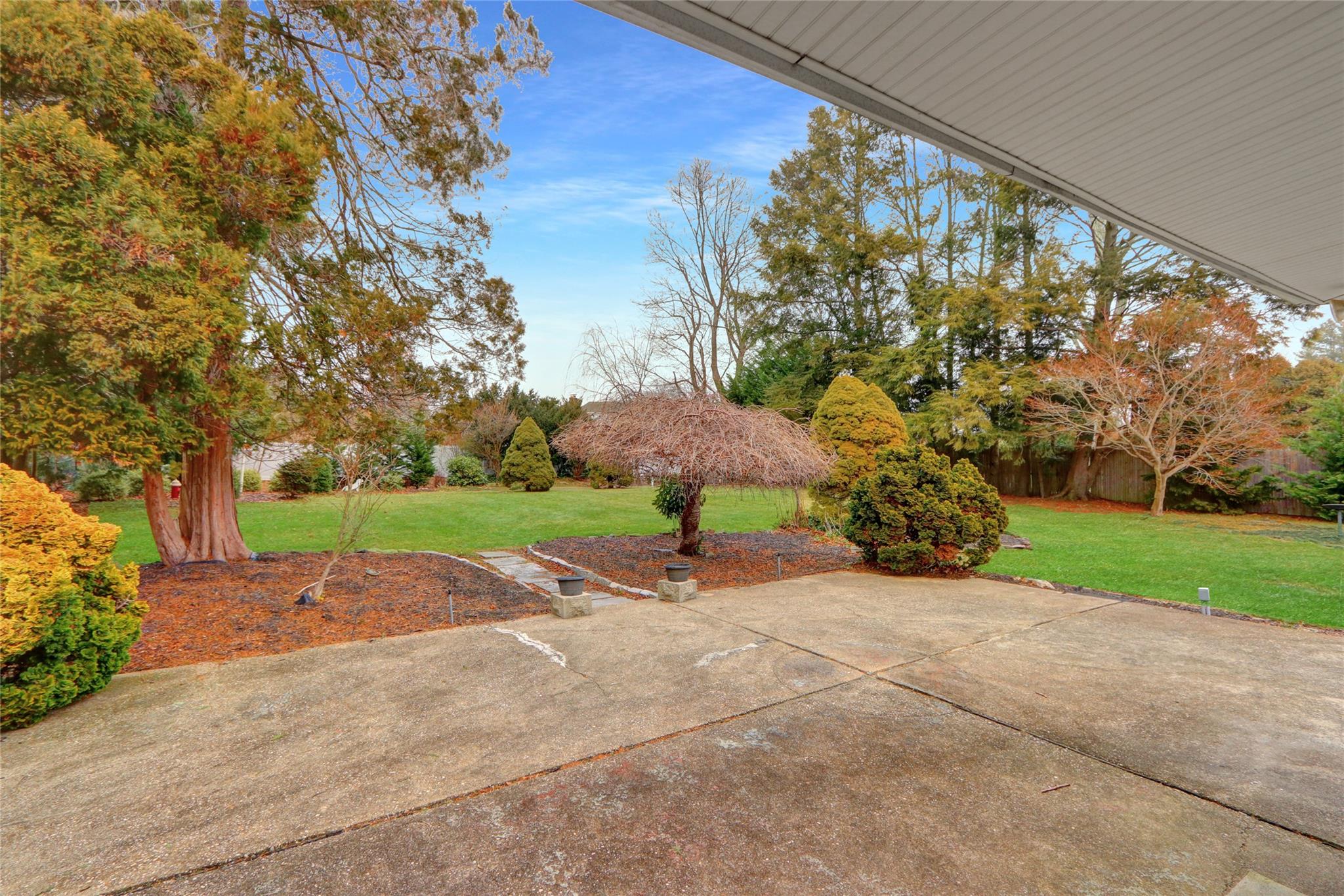 10 Penfield Drive, East Northport, New York image 28