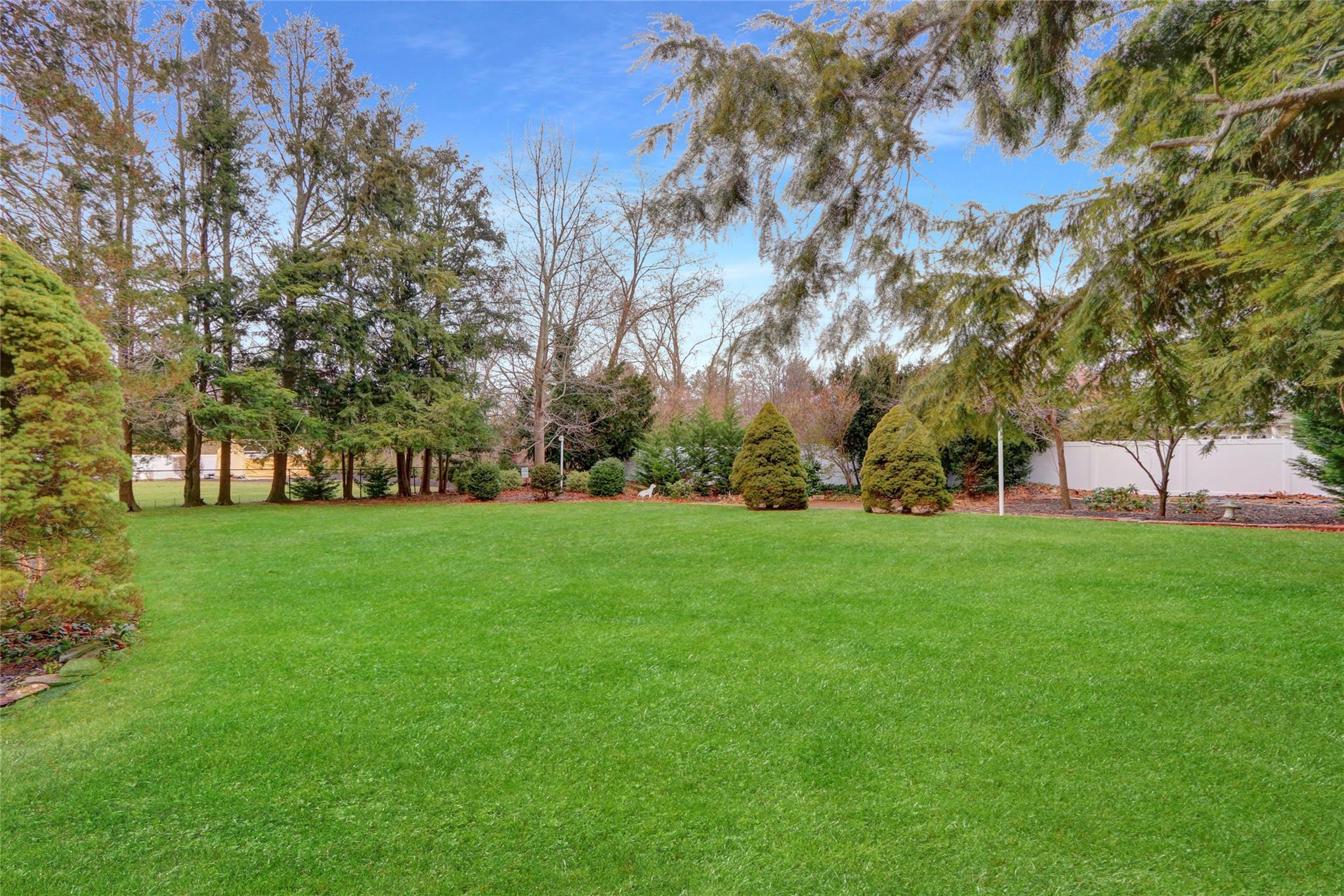 10 Penfield Drive, East Northport, New York image 25