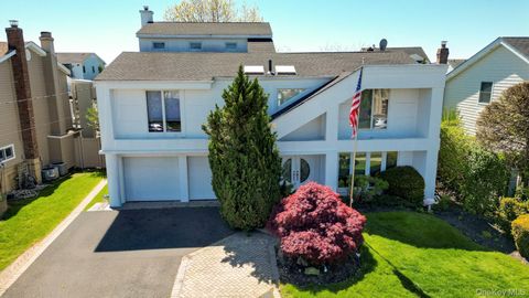 Homes For Sale - 2912 Bay Drive<br/> Nassau County, Merrick, NY 11566