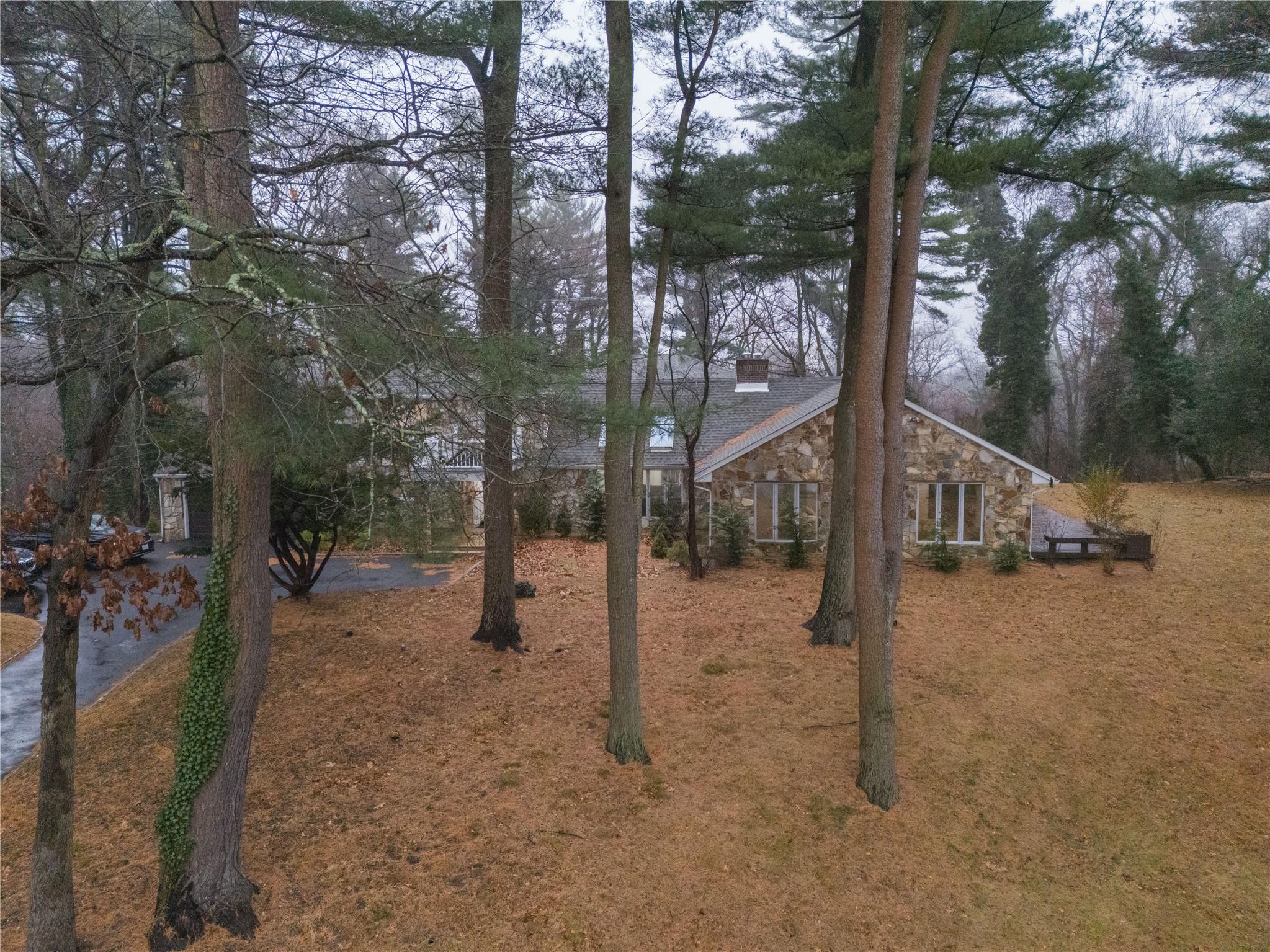 32 Valley Road, Old Westbury, New York image 6