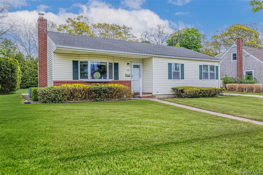 Photo of 14 George Court, Bellport Village, NY 11713 (MLS # 999324)