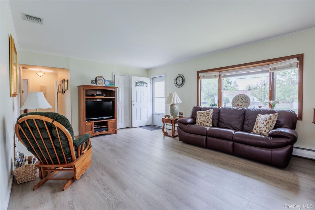 Photo of 14 George Court, Bellport Village, NY 11713 (MLS # 999324)