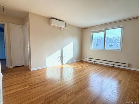 216-37 68th Avenue 2 Oakland Gardens NY 11364
