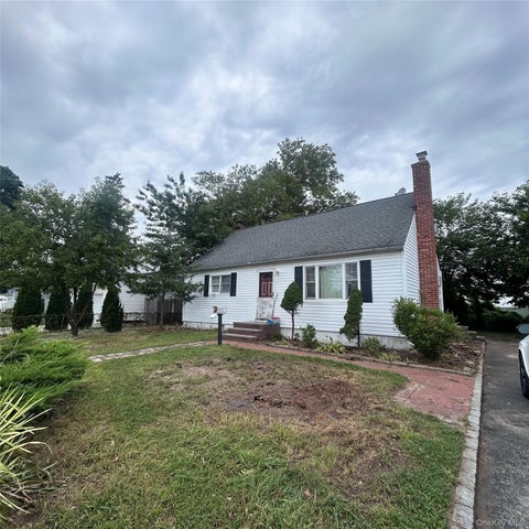 Homes For Sale - 364 42nd Street<br/> Lindenhurst, NY 11757