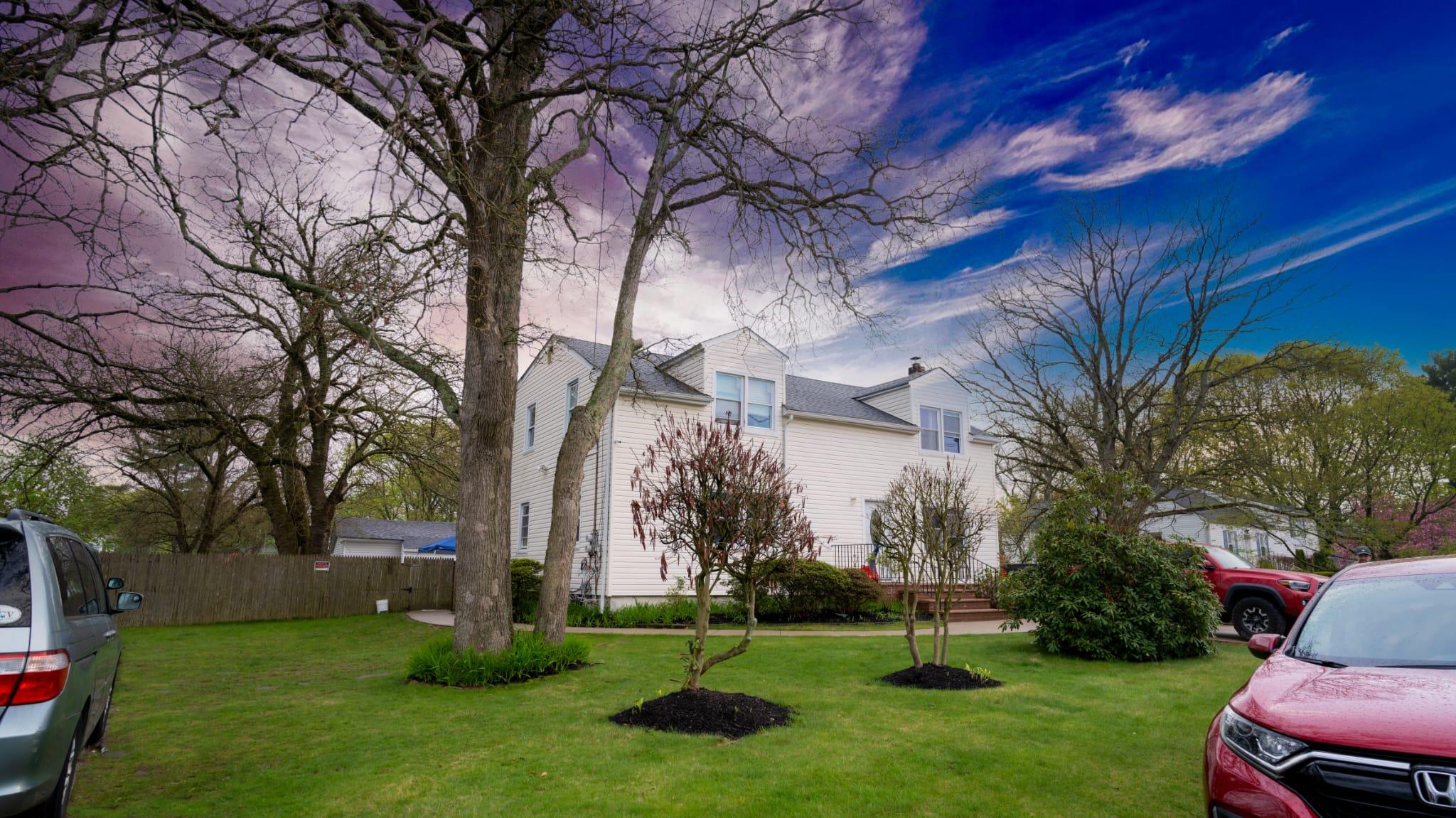 44 Massachusetts Avenue, Bay Shore, New York image 1