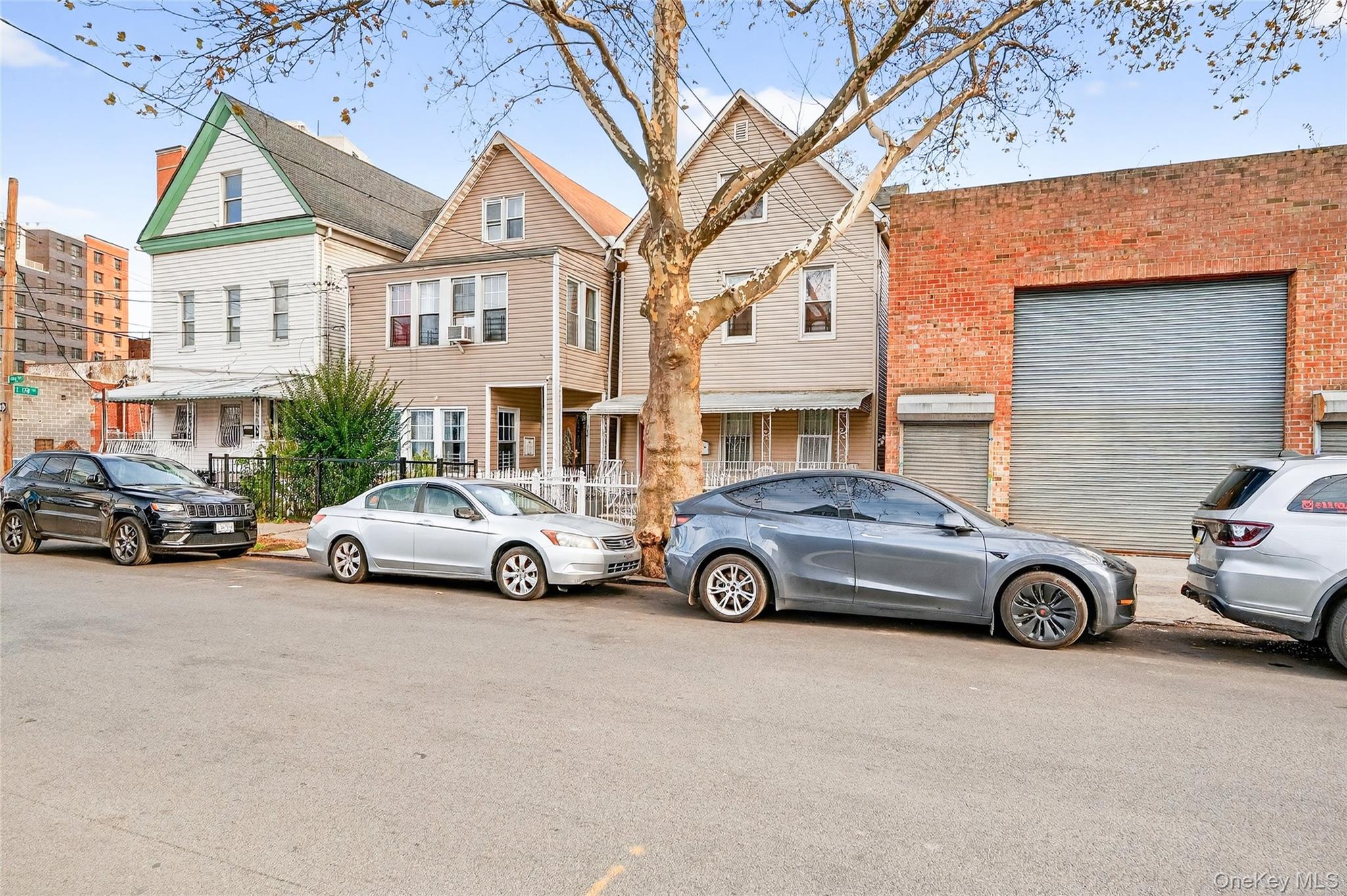 372 Bronx Park Avenue