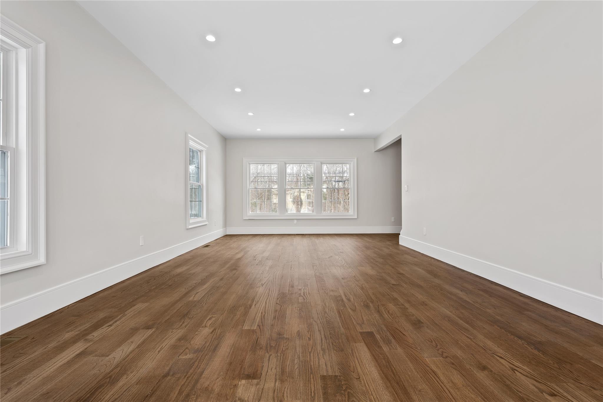 434 Lakeview Road, Bellmore, New York image 4