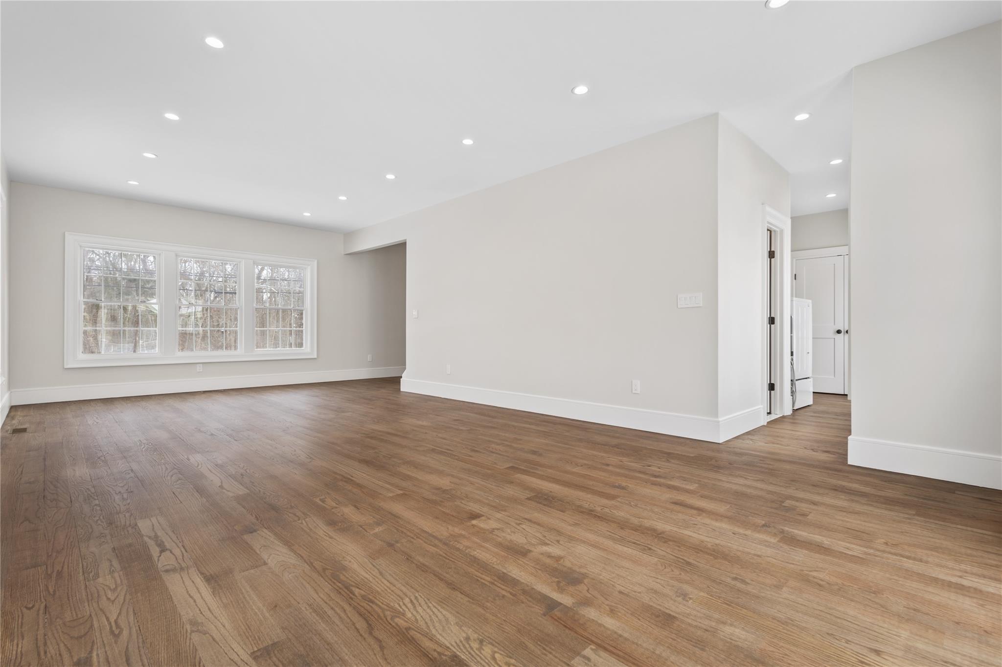 434 Lakeview Road, Bellmore, New York image 3