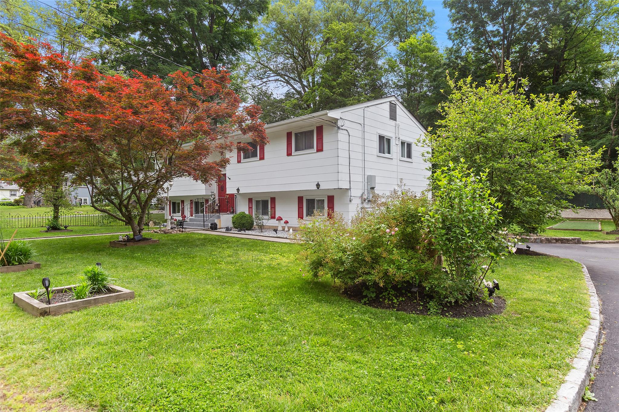49 Sherwood Road, Cortlandt Manor, New York image 2