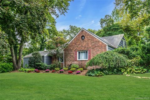 Photo of 6 Harmony Road, Huntington, NY 11743 (MLS # 914650)
