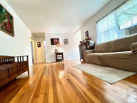 219-36 74 Avenue 323A1 Bayside NY 11364