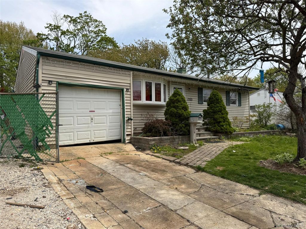 Photo of Bay Shore, NY 11706 (MLS # 991800)
