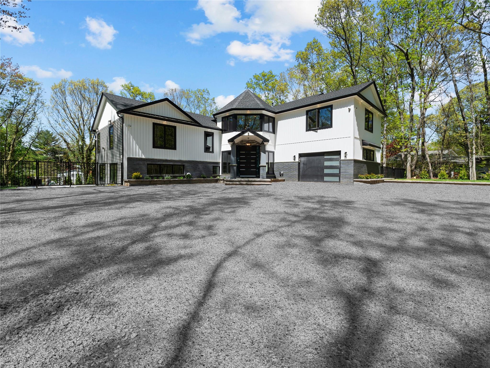 5 N. Hills Road Rd, East Norwich, New York image 1