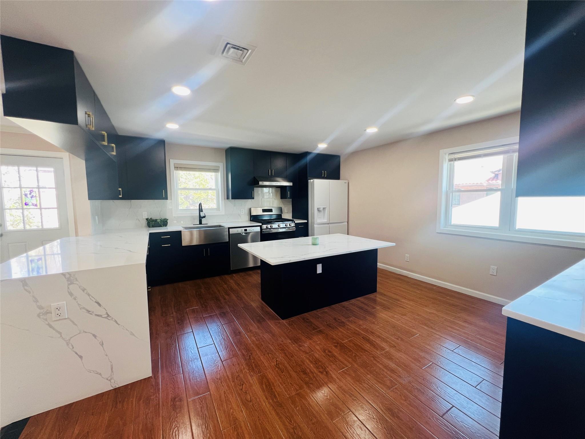 Rental Property at 46th Avenue 2nd Floor, Bayside, Queens, NY - Bedrooms: 3 
Bathrooms: 2 
Rooms: 6  - $3,950 MO.