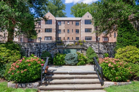 Photo of 915 Wynnewood Road #G4, Pelham, NY 10803 (MLS # 1044882)