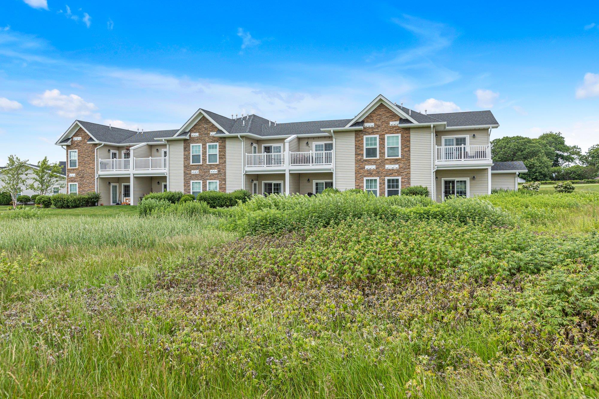 Fox Hill Drive, Baiting Hollow, Hamptons, NY - 2 Bedrooms  
2 Bathrooms - 