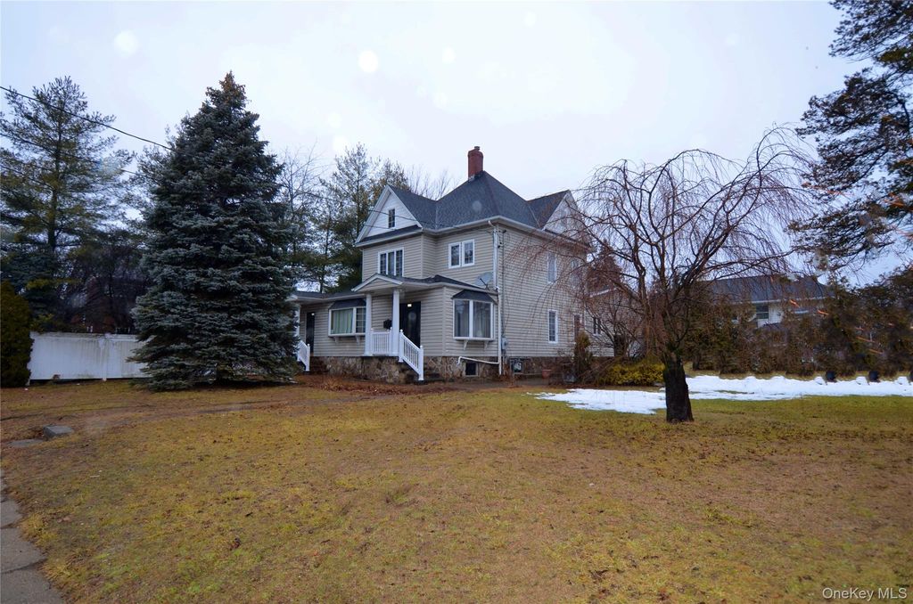 Photo of 217 Lincoln Avenue, Rockville Centre, NY 11570 (MLS # 964530)