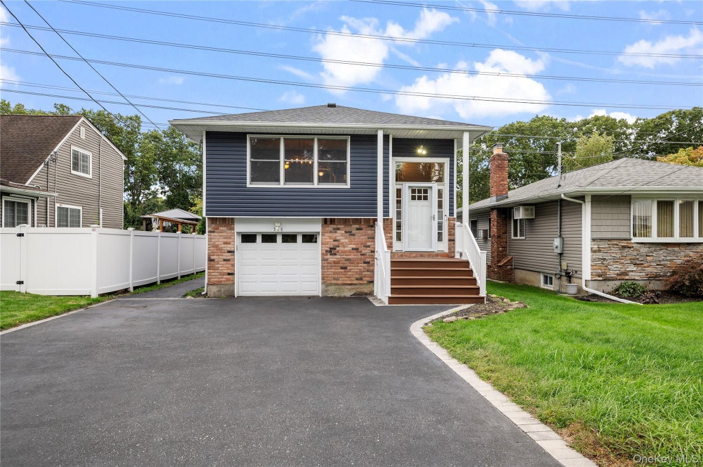 Photo of 360 Fir Grove Road, Ronkonkoma, NY 11779 (MLS # 1054824)