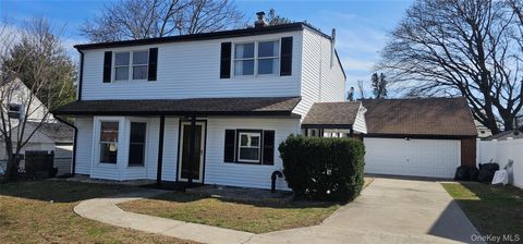 130 Balsam Lane Levittown NY 11756