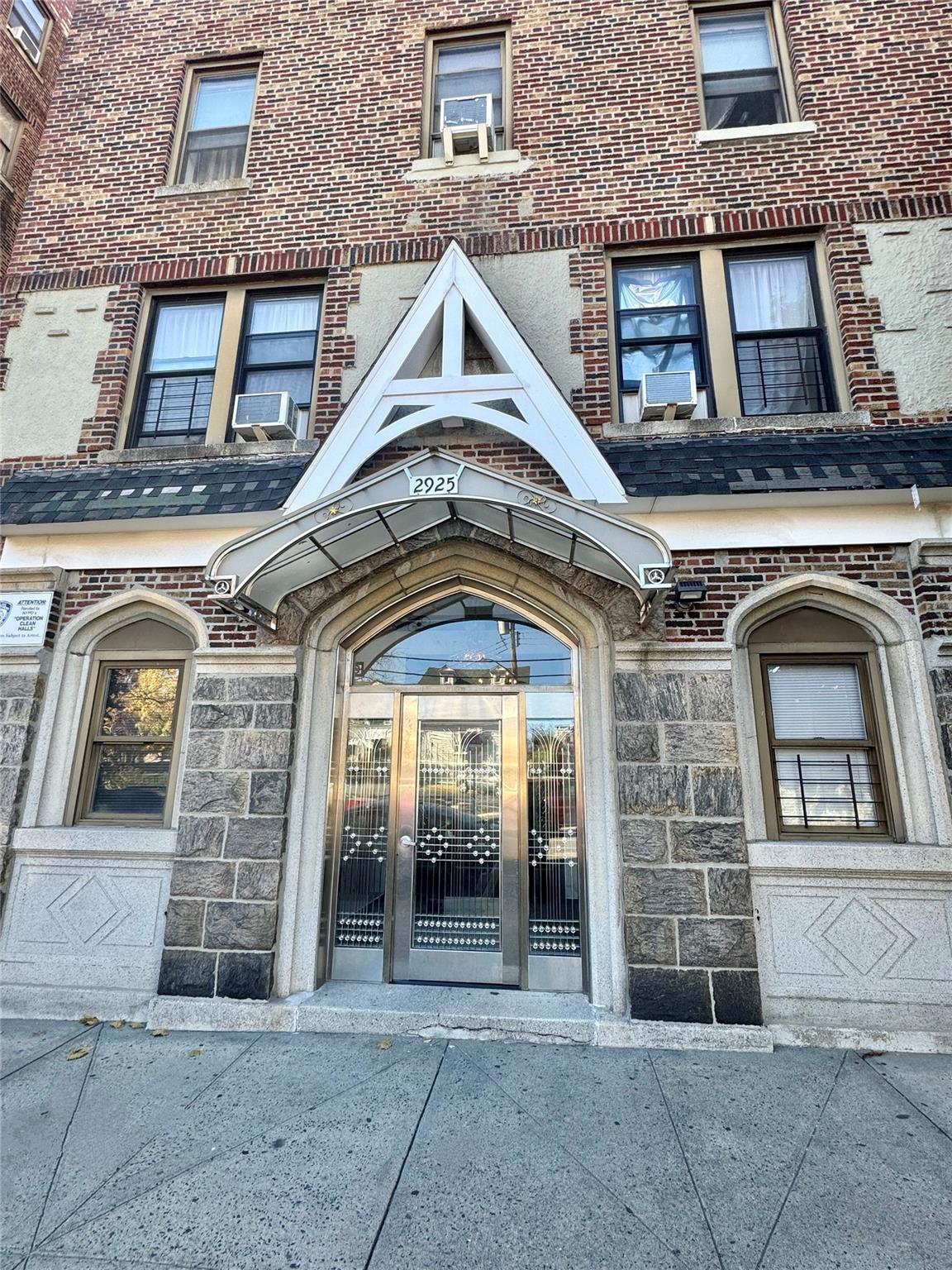 Matthews Avenue 2H, Bronx, New York - 1 Bedrooms  
1 Bathrooms  
4 Rooms - 