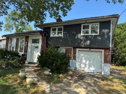 Photo of 1245 Lynne Street, Baldwin, NY 11510 (MLS # 916597)