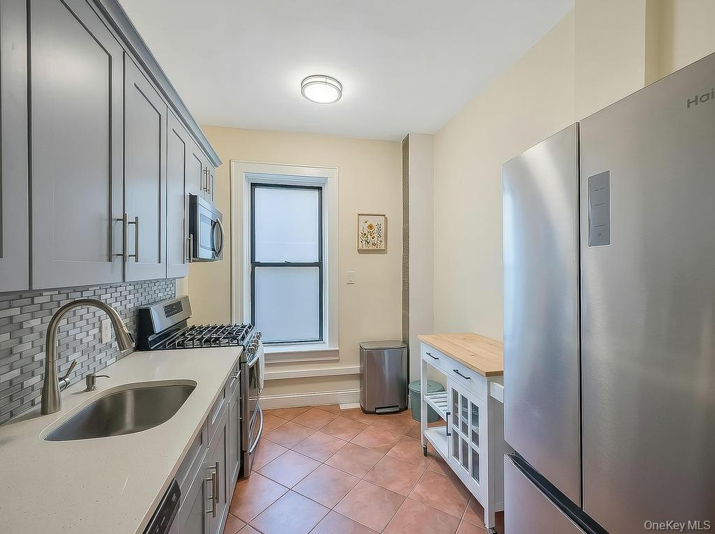 83-64 Talbot Street 3A