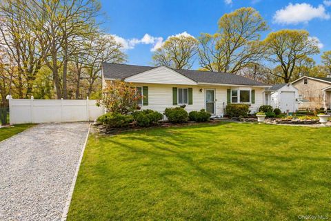 Homes For Sale - 11 Seaford Road<br/> Mastic Beach, NY 11951