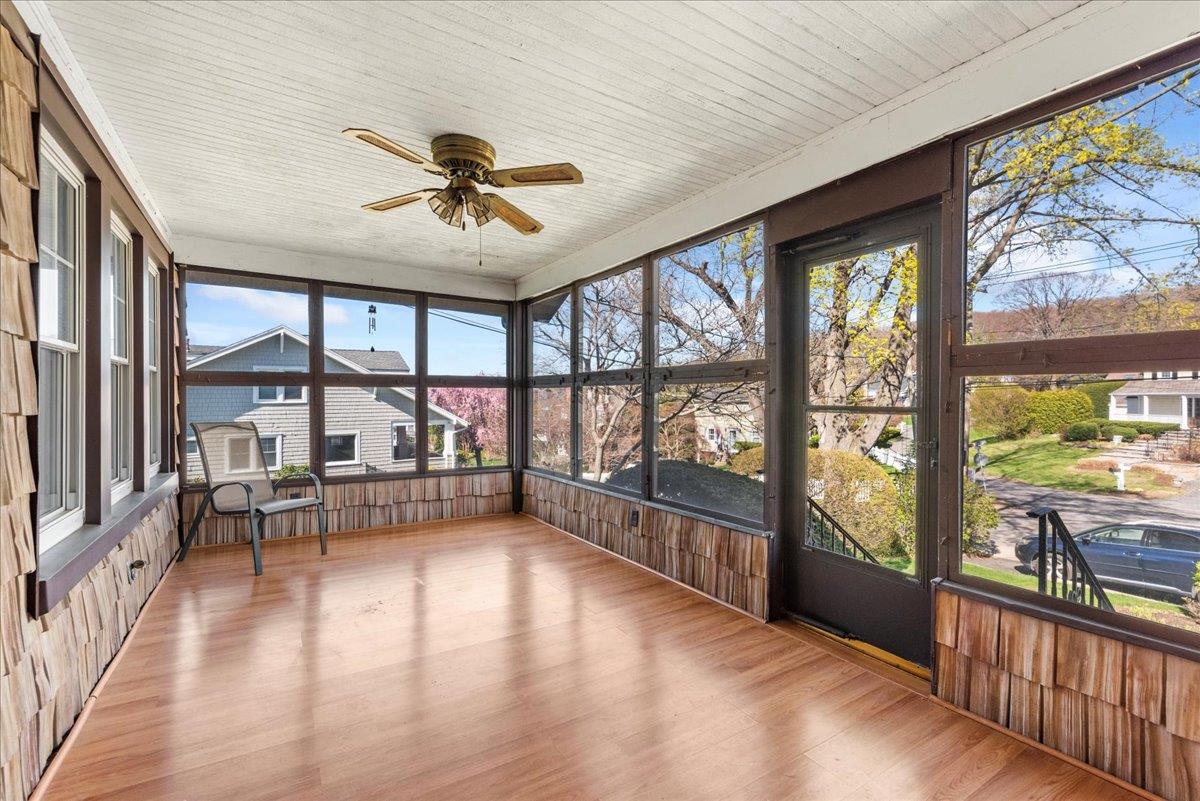 Huntington Bay, New York 11743, United States, 3 Bedrooms Bedrooms, ,1 BathroomBathrooms,Residential,Pending,118044