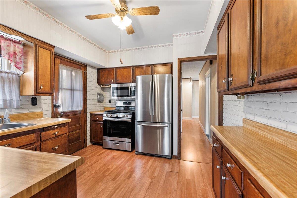 Huntington Bay, New York 11743, United States, 3 Bedrooms Bedrooms, ,1 BathroomBathrooms,Residential,Pending,118044