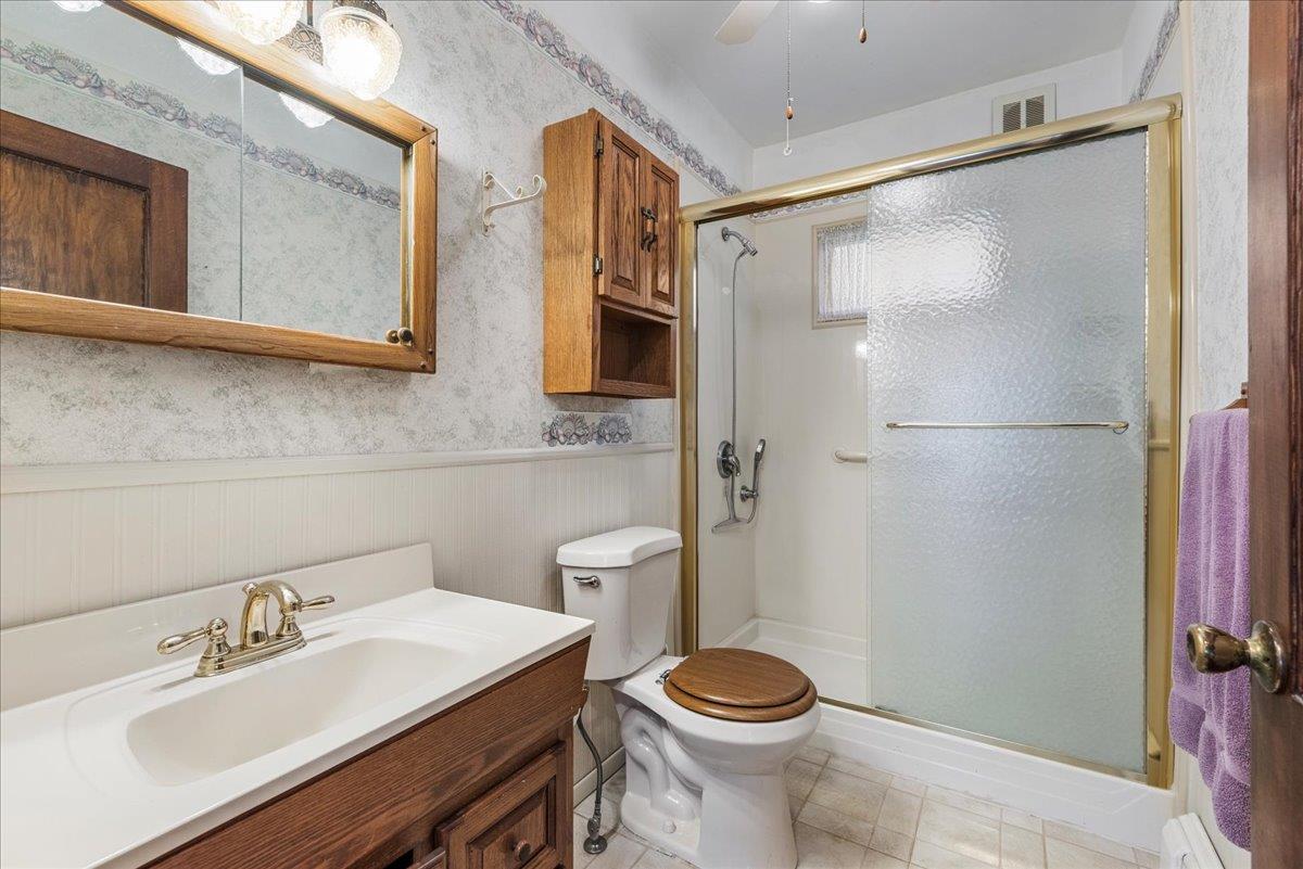 Huntington Bay, New York 11743, United States, 3 Bedrooms Bedrooms, ,1 BathroomBathrooms,Residential,Pending,118044