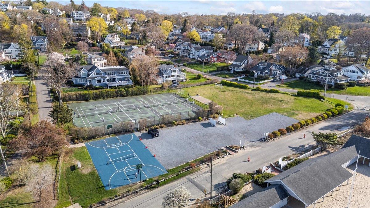 Huntington Bay, New York 11743, United States, 3 Bedrooms Bedrooms, ,1 BathroomBathrooms,Residential,Pending,118044