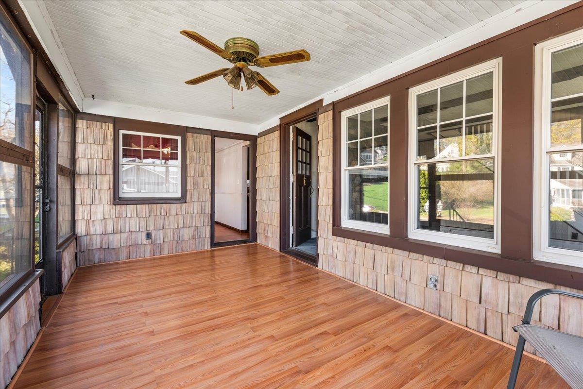 Huntington Bay, New York 11743, United States, 3 Bedrooms Bedrooms, ,1 BathroomBathrooms,Residential,Pending,118044