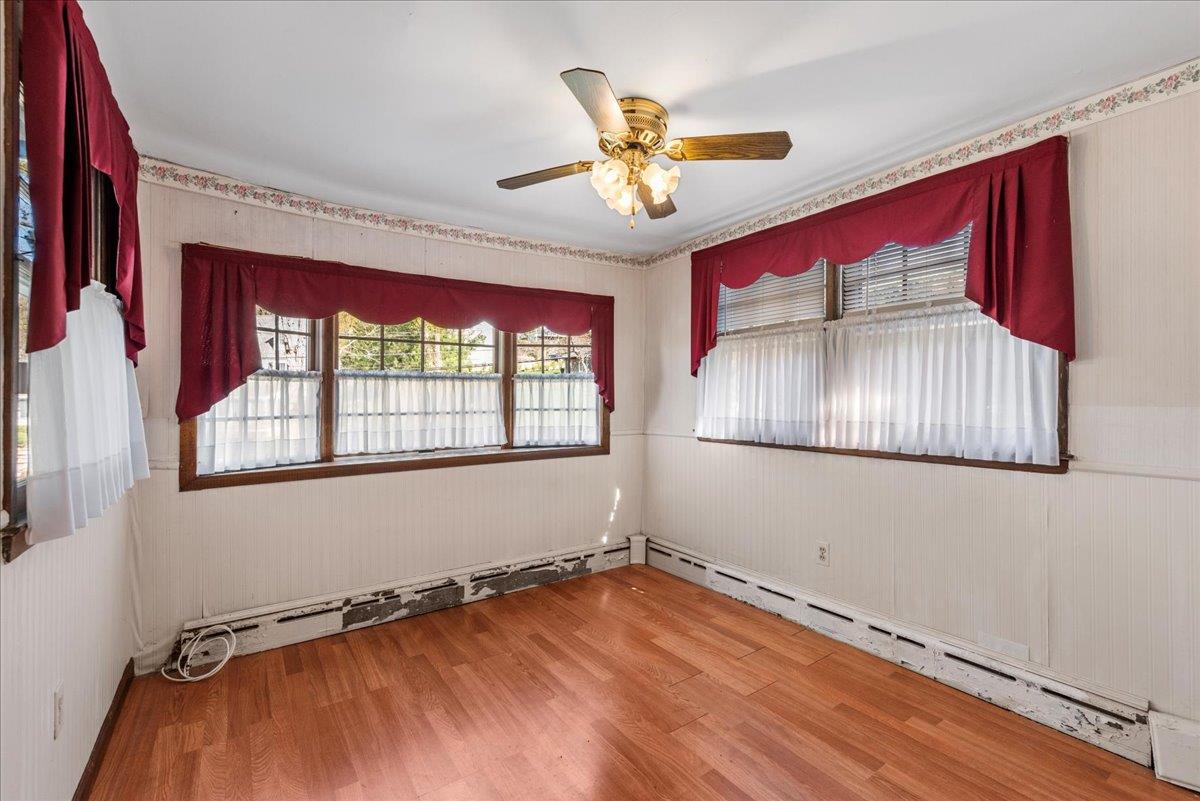 Huntington Bay, New York 11743, United States, 3 Bedrooms Bedrooms, ,1 BathroomBathrooms,Residential,Pending,118044