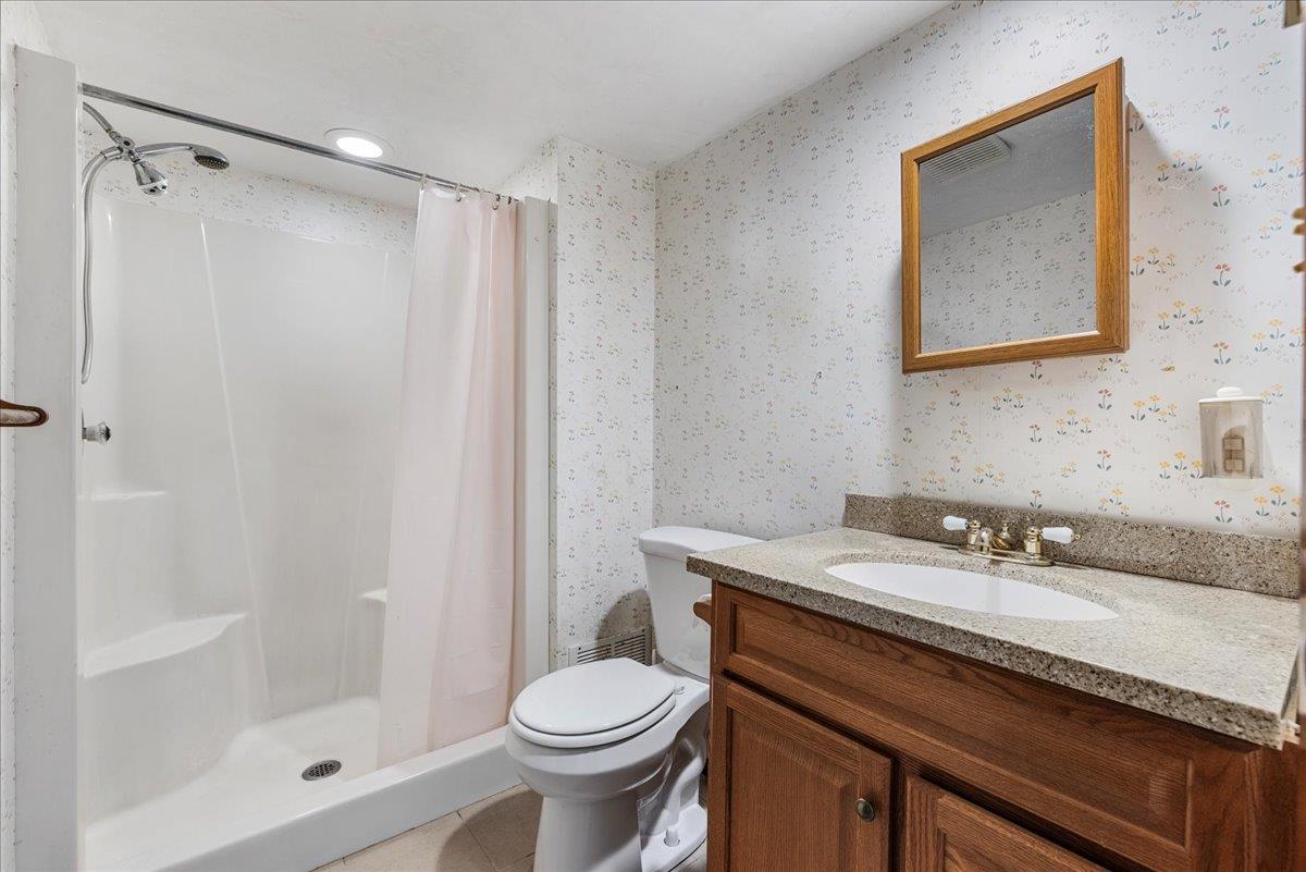 Huntington Bay, New York 11743, United States, 3 Bedrooms Bedrooms, ,1 BathroomBathrooms,Residential,Pending,118044