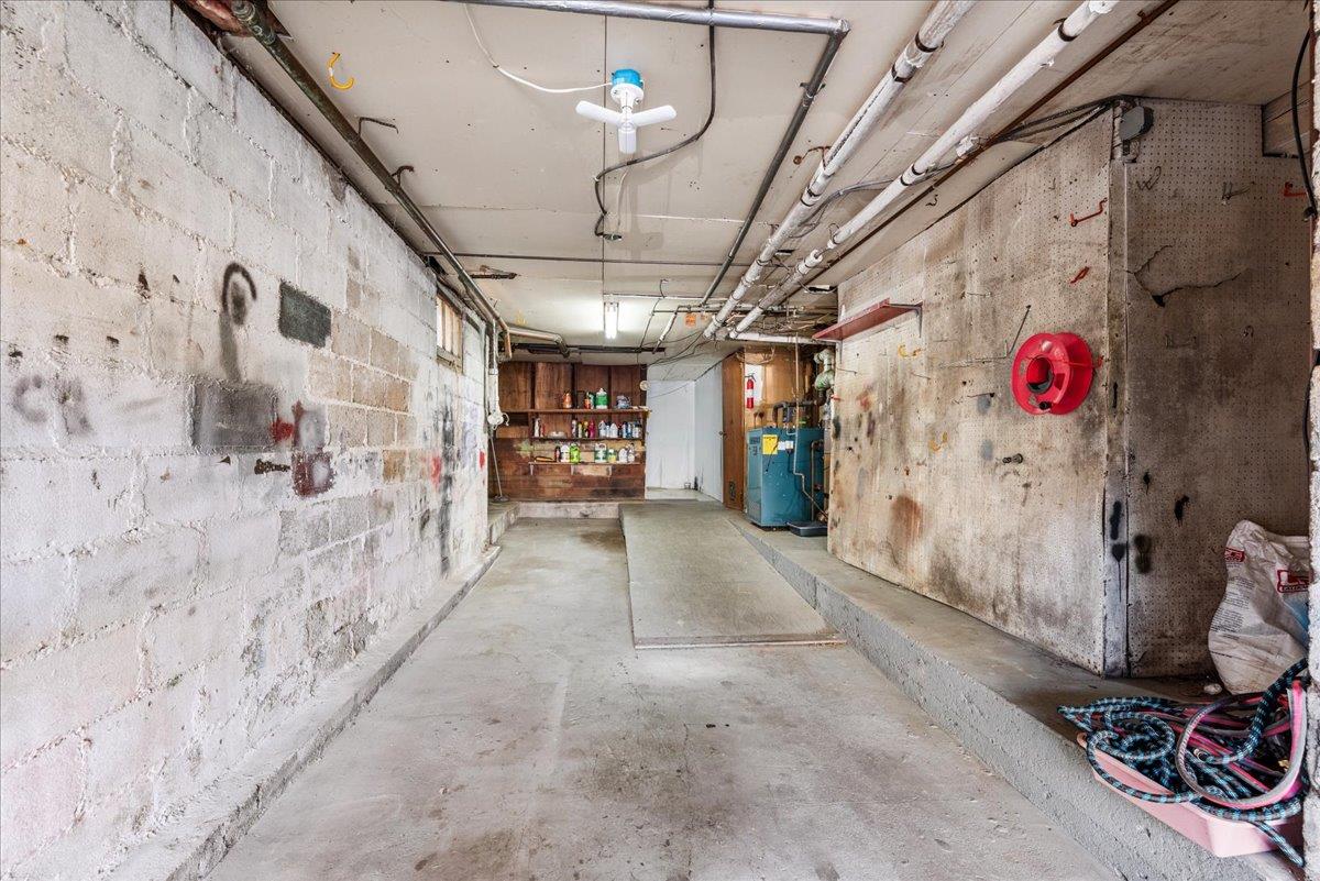 Huntington Bay, New York 11743, United States, 3 Bedrooms Bedrooms, ,1 BathroomBathrooms,Residential,Pending,118044