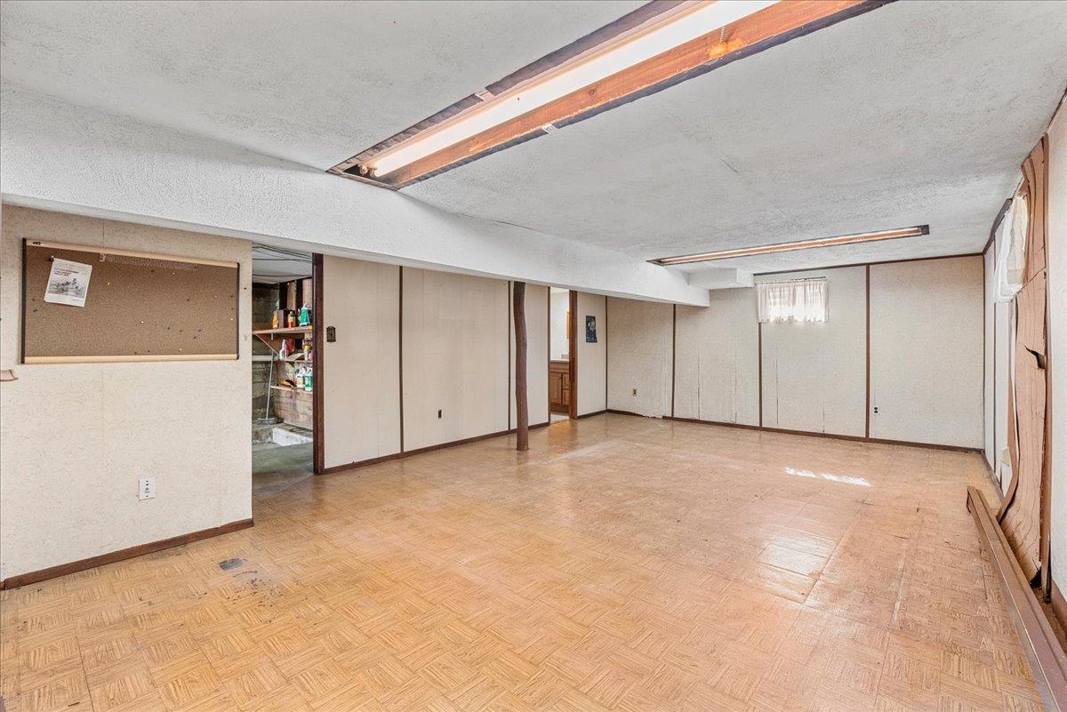 Huntington Bay, New York 11743, United States, 3 Bedrooms Bedrooms, ,1 BathroomBathrooms,Residential,Pending,118044