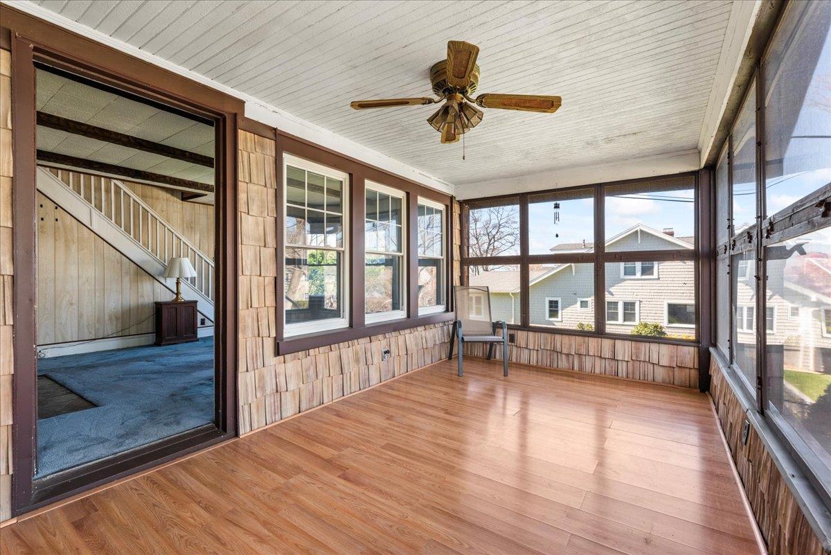 Huntington Bay, New York 11743, United States, 3 Bedrooms Bedrooms, ,1 BathroomBathrooms,Residential,Pending,118044