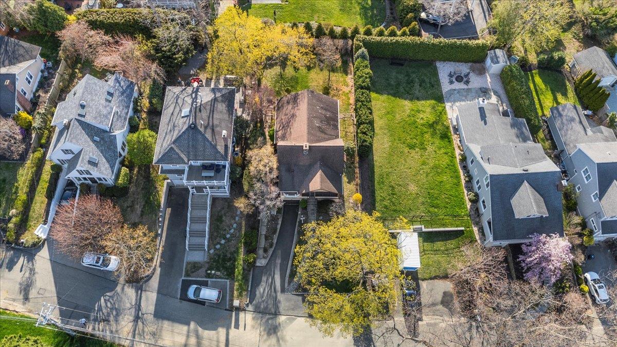 Huntington Bay, New York 11743, United States, 3 Bedrooms Bedrooms, ,1 BathroomBathrooms,Residential,Pending,118044