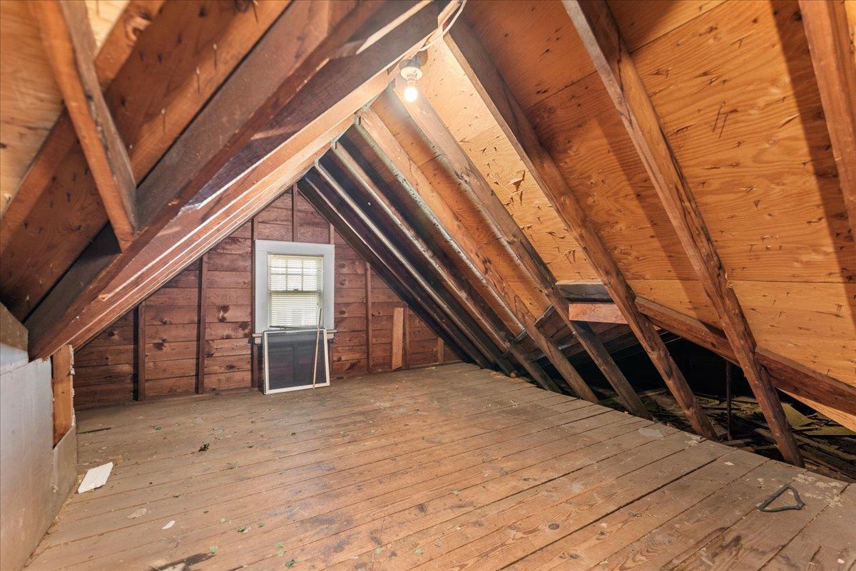 Huntington Bay, New York 11743, United States, 3 Bedrooms Bedrooms, ,1 BathroomBathrooms,Residential,Pending,118044