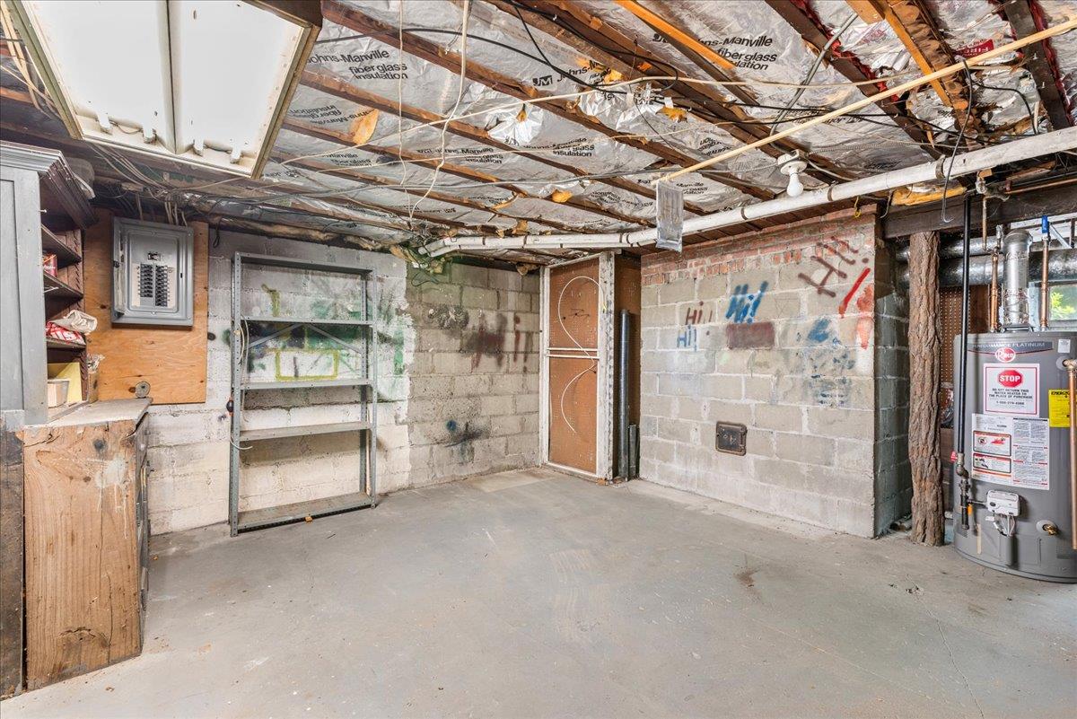 Huntington Bay, New York 11743, United States, 3 Bedrooms Bedrooms, ,1 BathroomBathrooms,Residential,Pending,118044