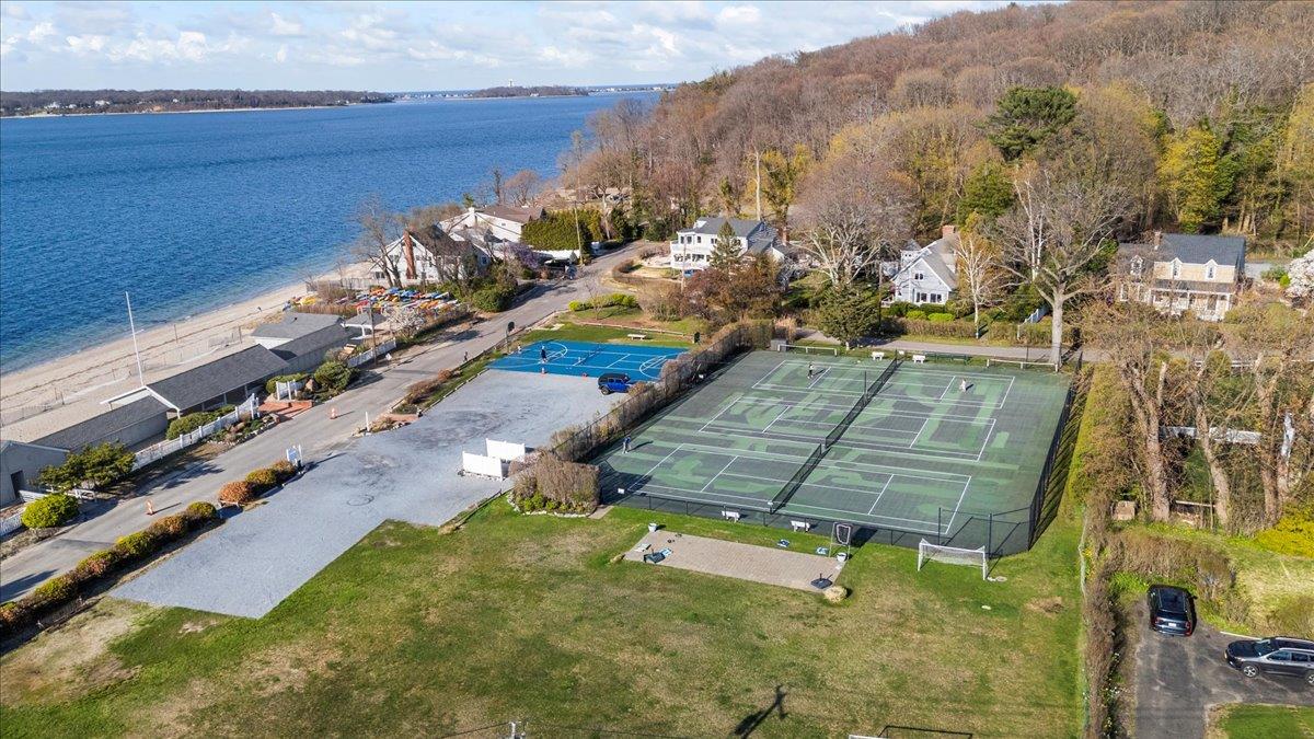 Huntington Bay, New York 11743, United States, 3 Bedrooms Bedrooms, ,1 BathroomBathrooms,Residential,Pending,118044