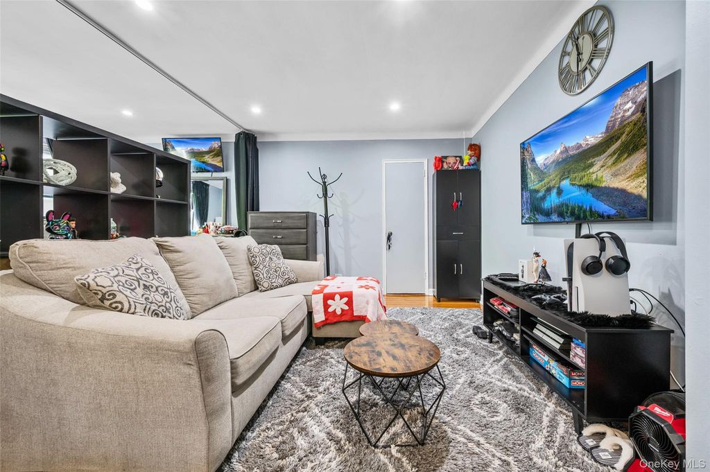 Photo of 14350 Hoover Avenue #505, Briarwood, NY 11435 (MLS # 981755)